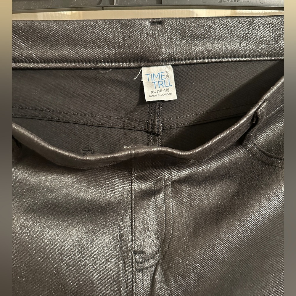 Time and Tru Women's High Rise Jeggings, Black Shiny Coated, Sz XL (16-18), NWOT - Picture 4 of 8